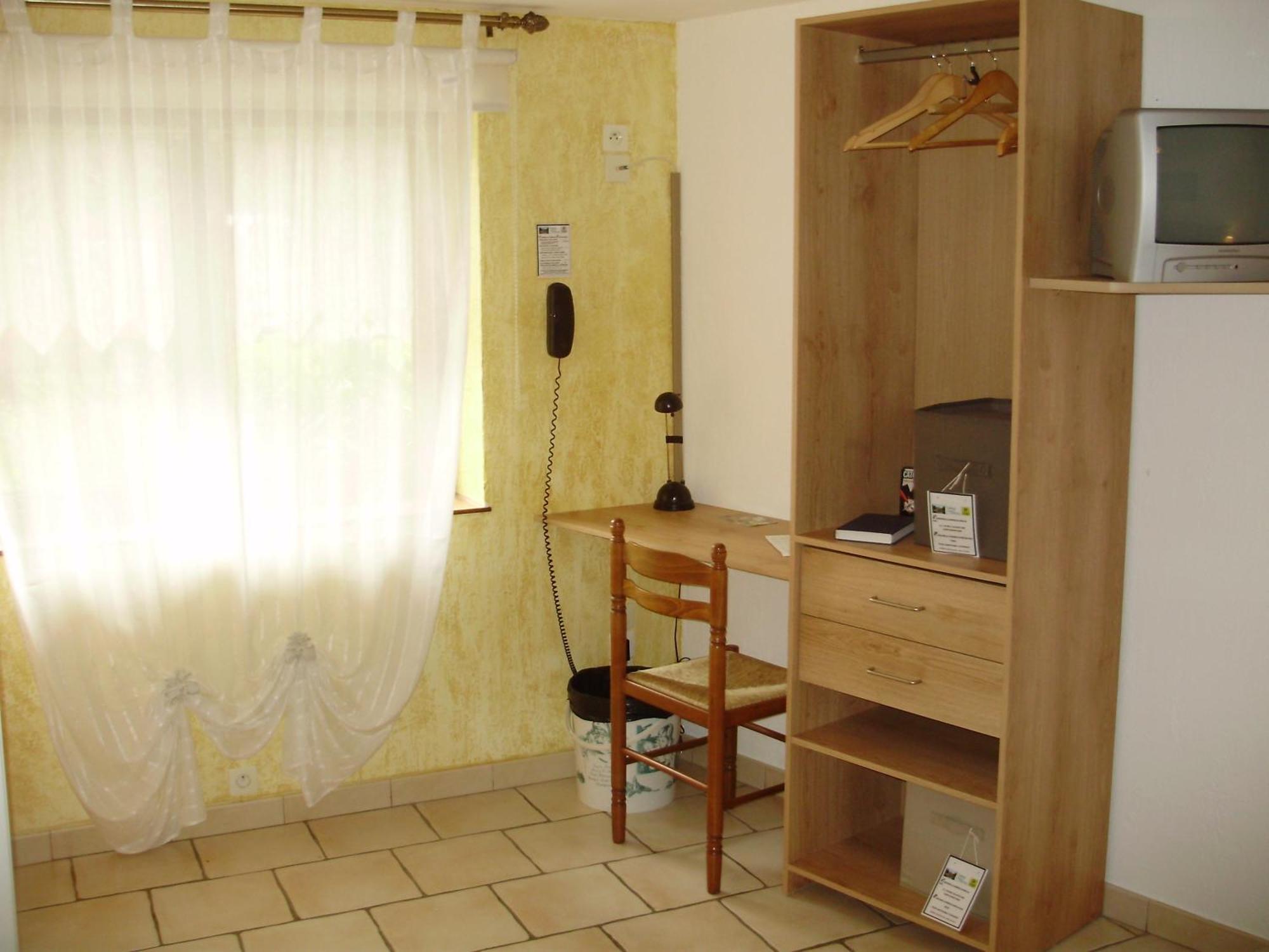 Auberge Du Bord Des Eaux - Demi-Pension Assuree Sur Reservation سانت أماند ليه أوكس المظهر الخارجي الصورة