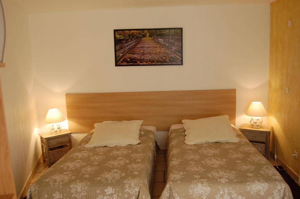 Auberge Du Bord Des Eaux - Demi-Pension Assuree Sur Reservation سانت أماند ليه أوكس الغرفة الصورة
