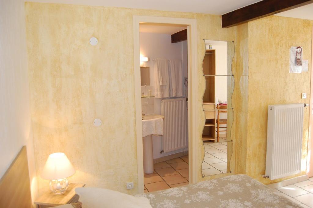 Auberge Du Bord Des Eaux - Demi-Pension Assuree Sur Reservation سانت أماند ليه أوكس الغرفة الصورة