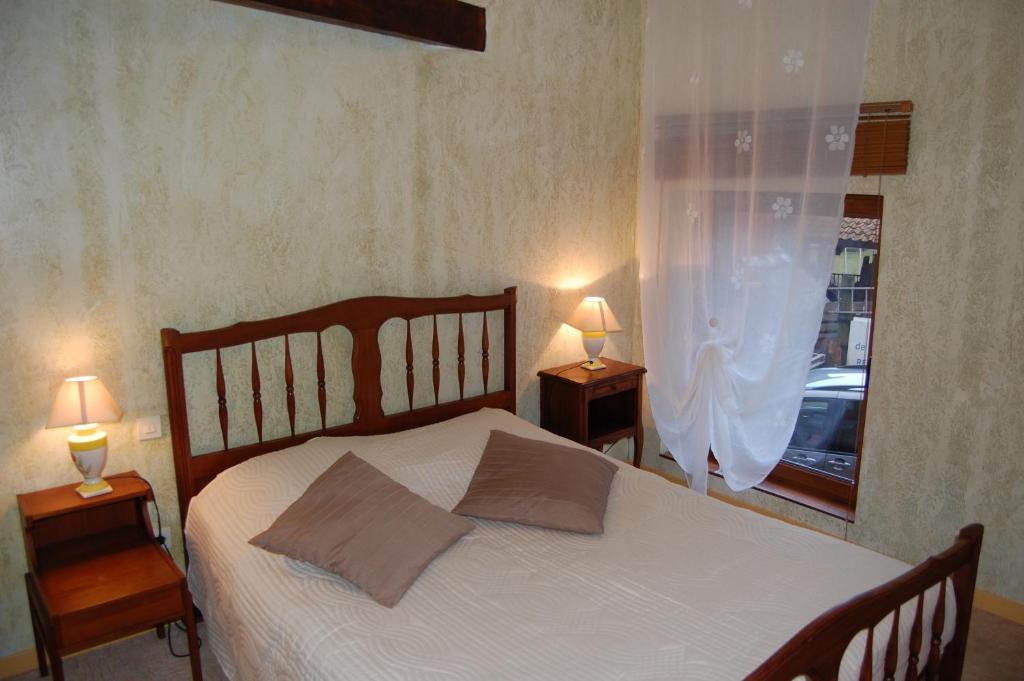 Auberge Du Bord Des Eaux - Demi-Pension Assuree Sur Reservation سانت أماند ليه أوكس الغرفة الصورة