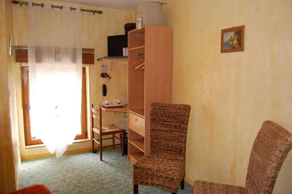 Auberge Du Bord Des Eaux - Demi-Pension Assuree Sur Reservation سانت أماند ليه أوكس الغرفة الصورة