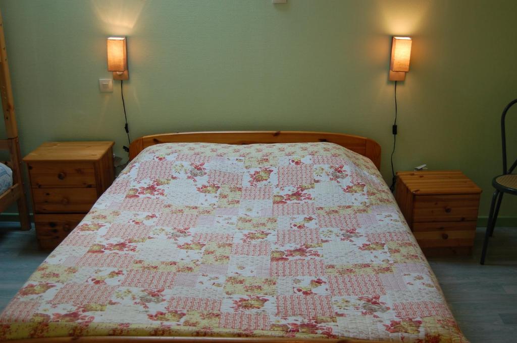 Auberge Du Bord Des Eaux - Demi-Pension Assuree Sur Reservation سانت أماند ليه أوكس الغرفة الصورة