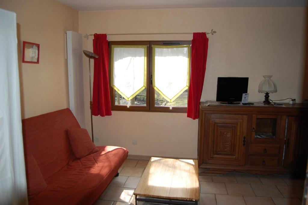 Auberge Du Bord Des Eaux - Demi-Pension Assuree Sur Reservation سانت أماند ليه أوكس الغرفة الصورة