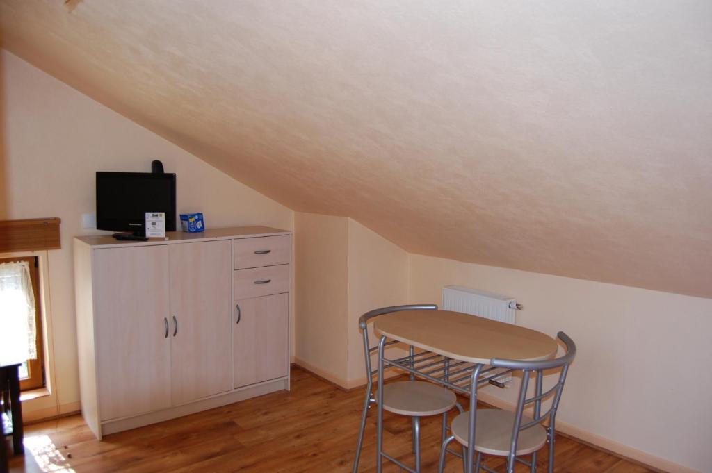 Auberge Du Bord Des Eaux - Demi-Pension Assuree Sur Reservation سانت أماند ليه أوكس الغرفة الصورة