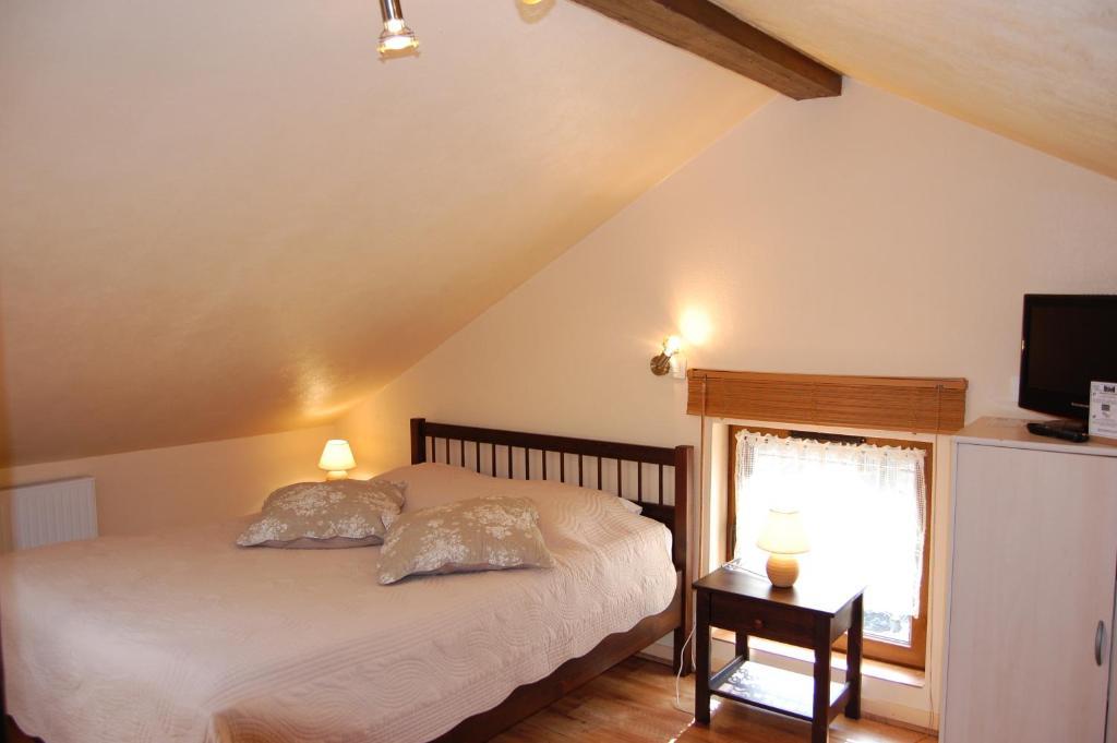 Auberge Du Bord Des Eaux - Demi-Pension Assuree Sur Reservation سانت أماند ليه أوكس الغرفة الصورة