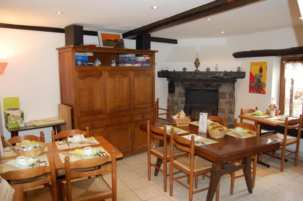 Auberge Du Bord Des Eaux - Demi-Pension Assuree Sur Reservation سانت أماند ليه أوكس المظهر الخارجي الصورة