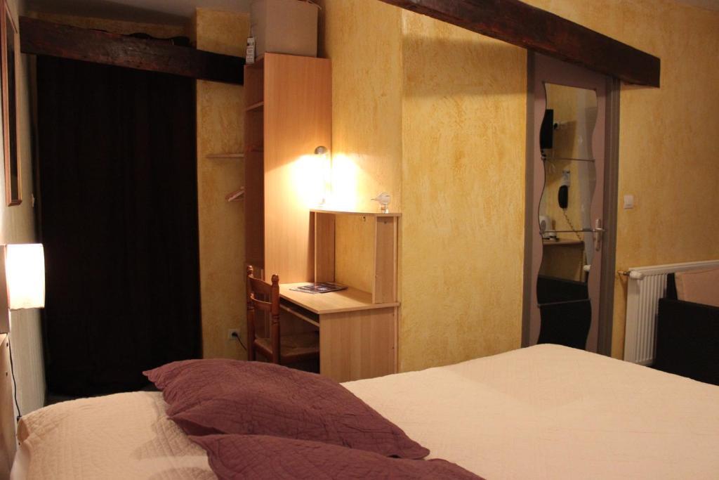 Auberge Du Bord Des Eaux - Demi-Pension Assuree Sur Reservation سانت أماند ليه أوكس المظهر الخارجي الصورة